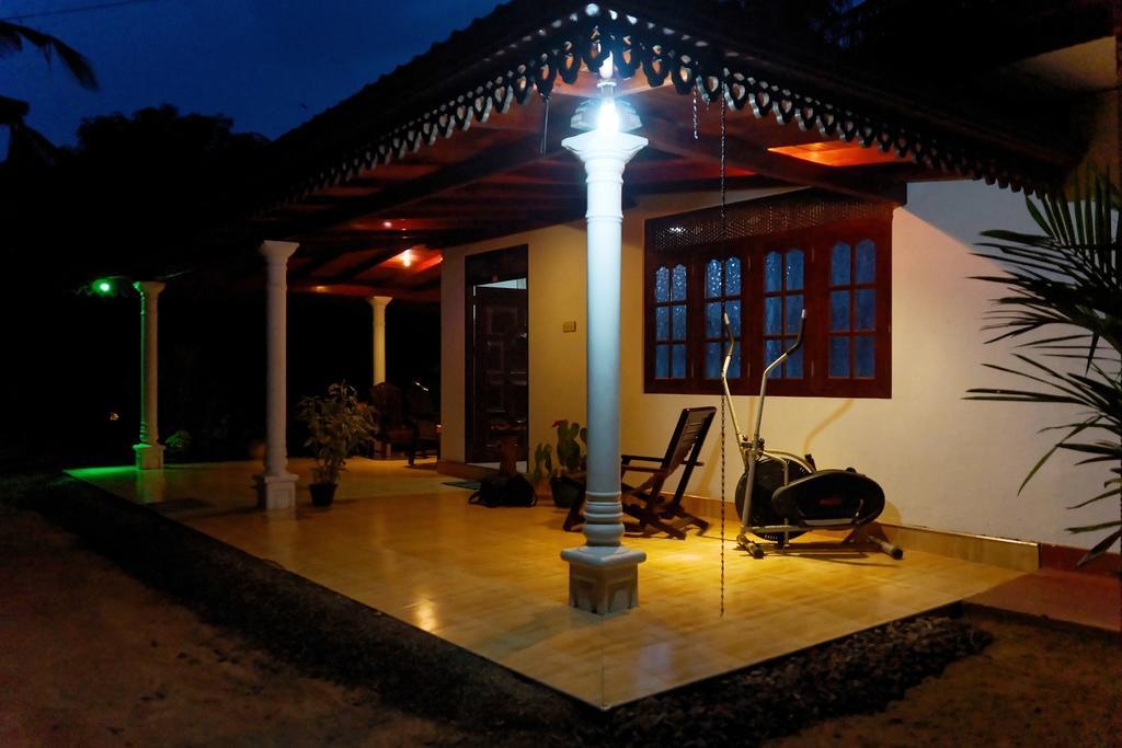 Damith Tourist Inn Mirissa Exterior photo