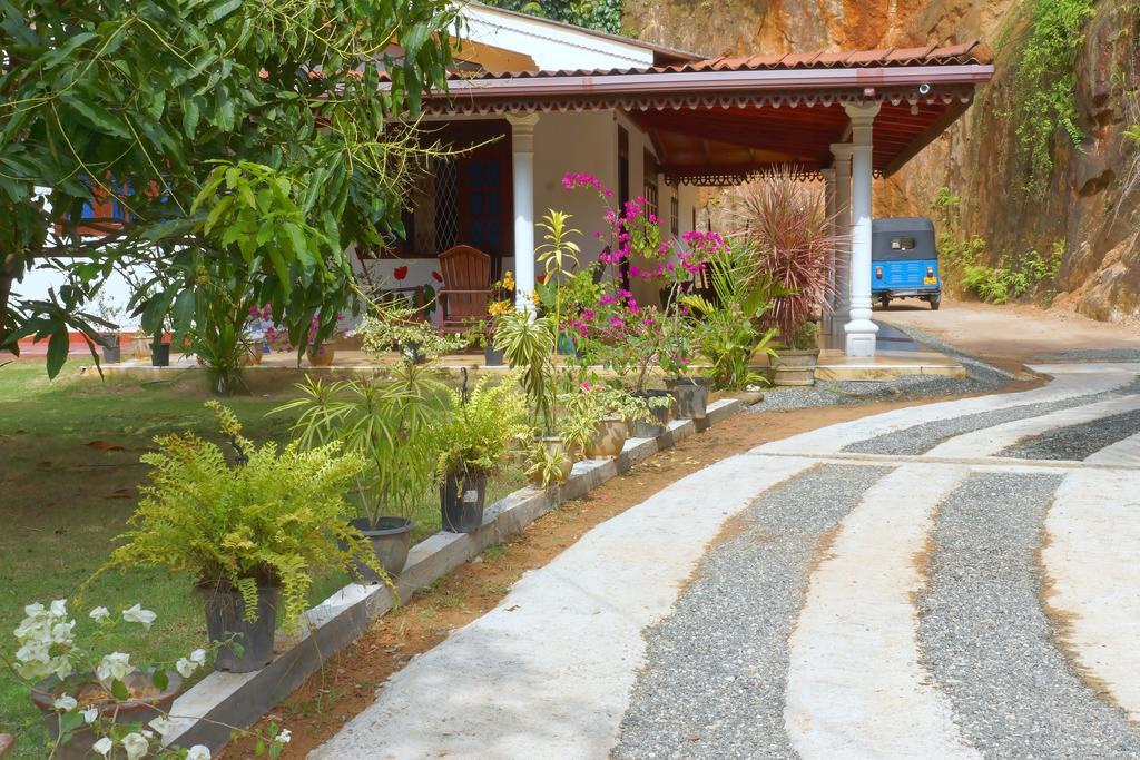Damith Tourist Inn Mirissa Exterior photo
