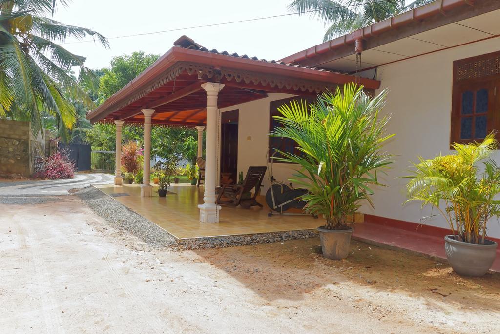 Damith Tourist Inn Mirissa Exterior photo