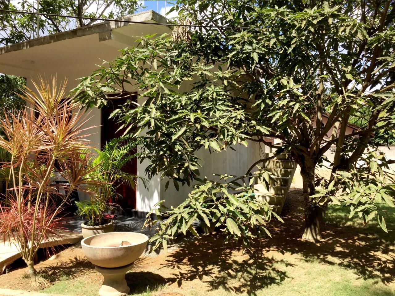 Damith Tourist Inn Mirissa Exterior photo
